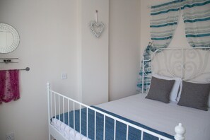 Comfort-Apartment, 1 Schlafzimmer, Balkon, Poolblick (Private Pool) | 1 Schlafzimmer, Zimmersafe, individuell dekoriert