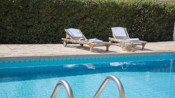 Leilighet – comfort, 1 soverom, balkong, bassengutsikt (Private Pool) | Utendørsbasseng | Utendørsbasseng og solsenger
