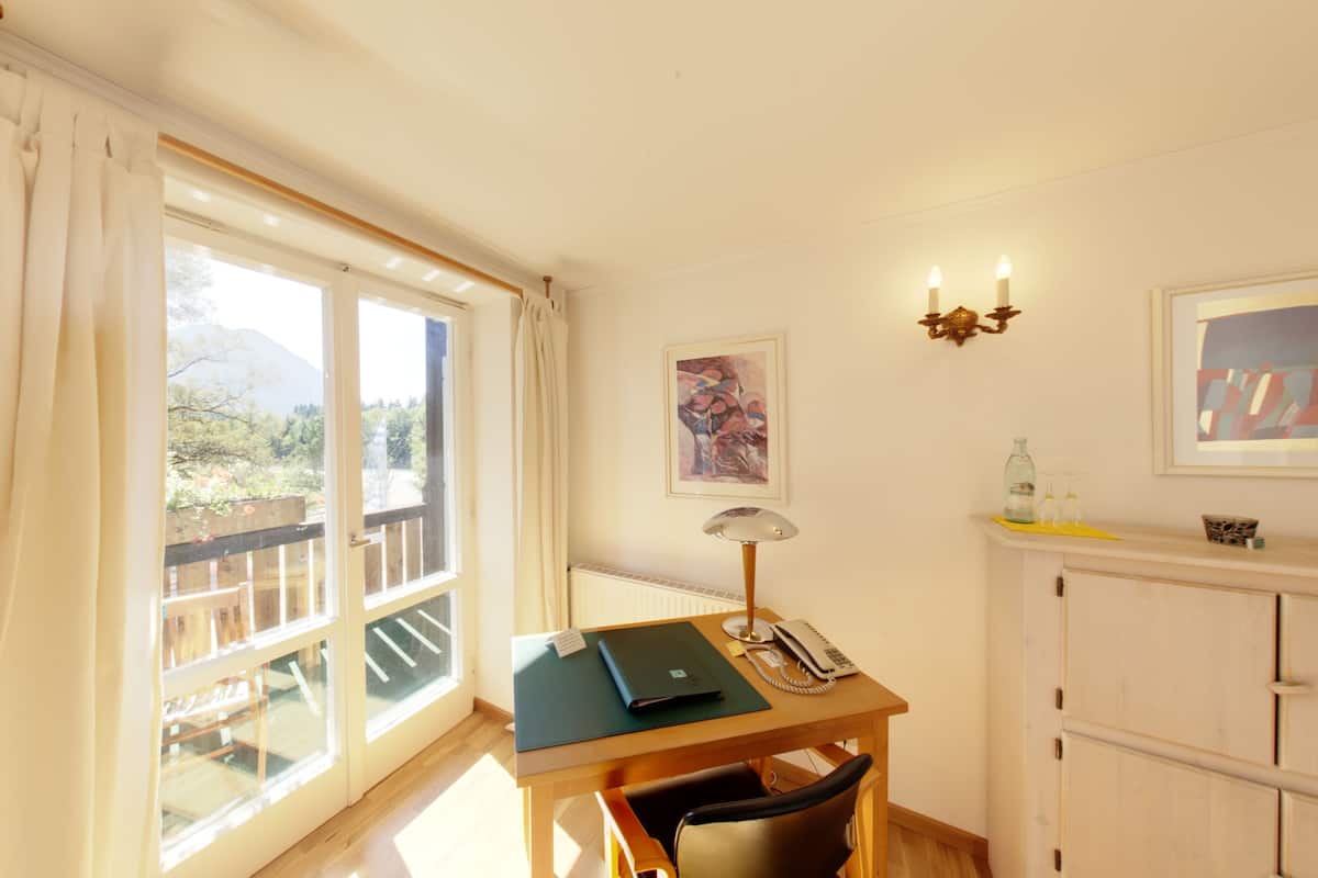 Comfort Double Room | Desk, free WiFi, bed sheets