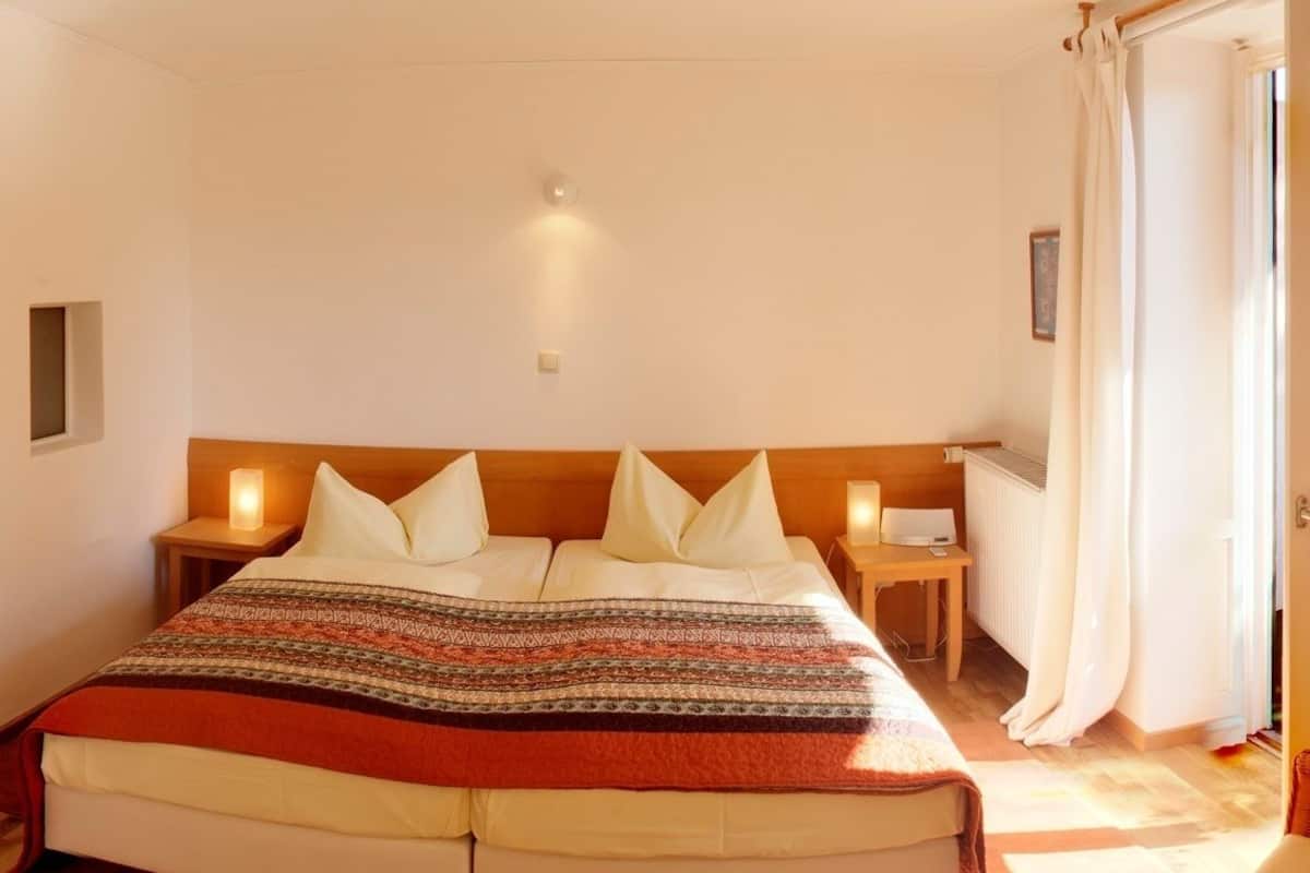 comfort double room | desk, free wifi, bed sheets