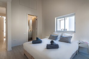 Villa, Ensuite | 5 bedrooms, premium bedding, blackout drapes, iron/ironing board