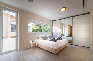 Villa, Ensuite | 5 bedrooms, premium bedding, blackout drapes, iron/ironing board