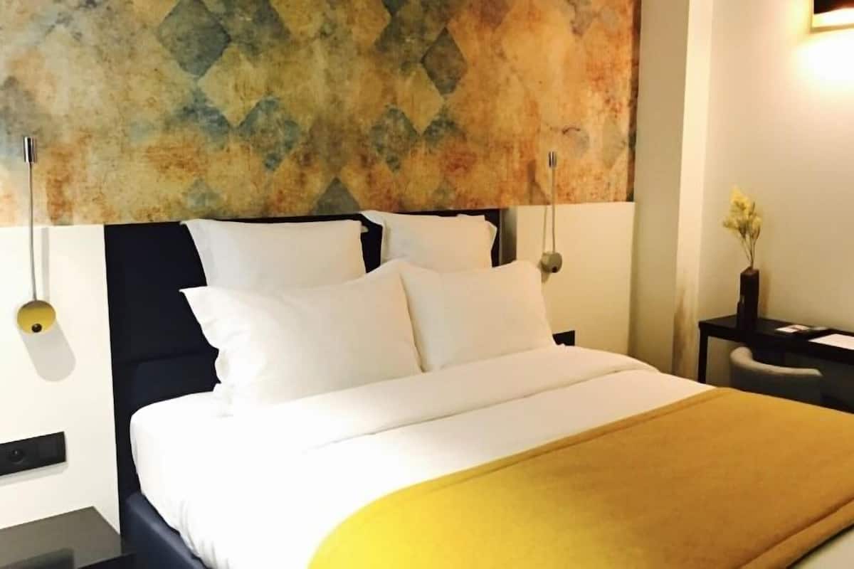 Premium bedding, minibar, in-room safe, desk
