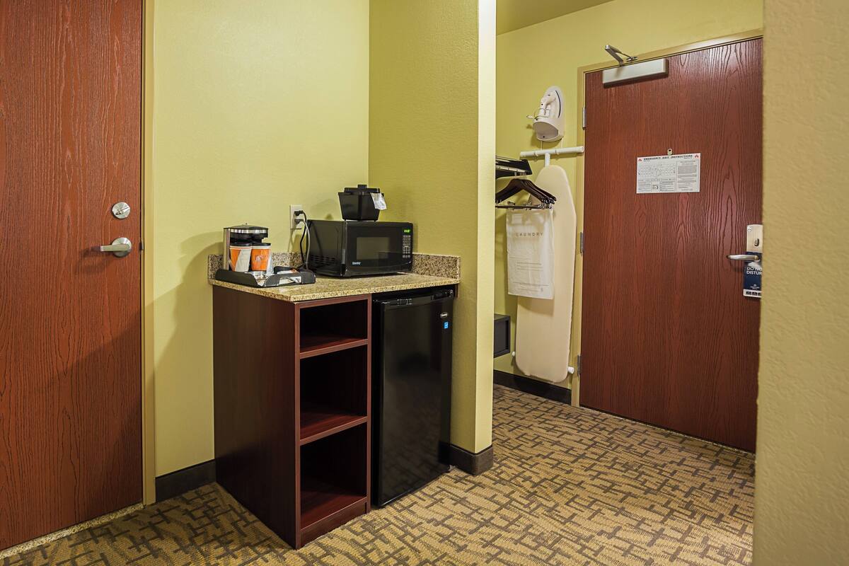 in-room safe, individually furnished, desk, laptop workspace
