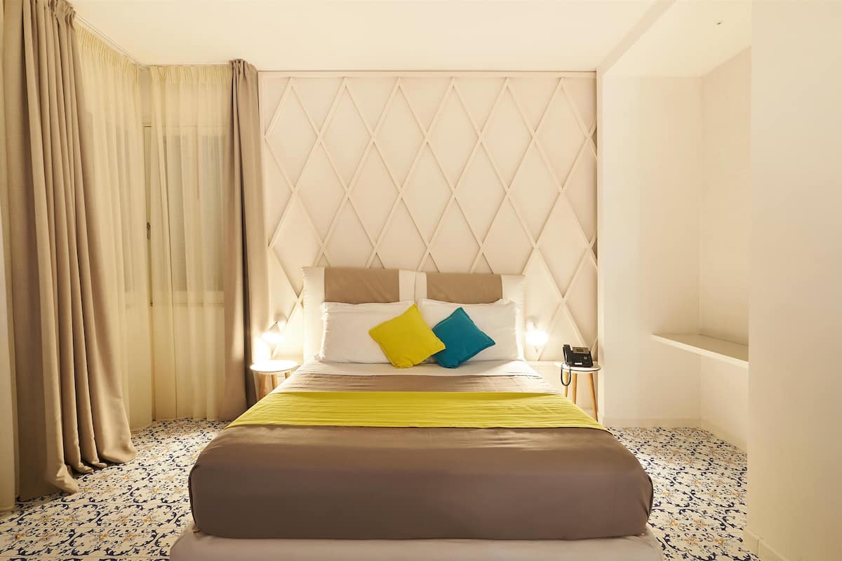 1 bedroom, premium bedding, minibar, in-room safe