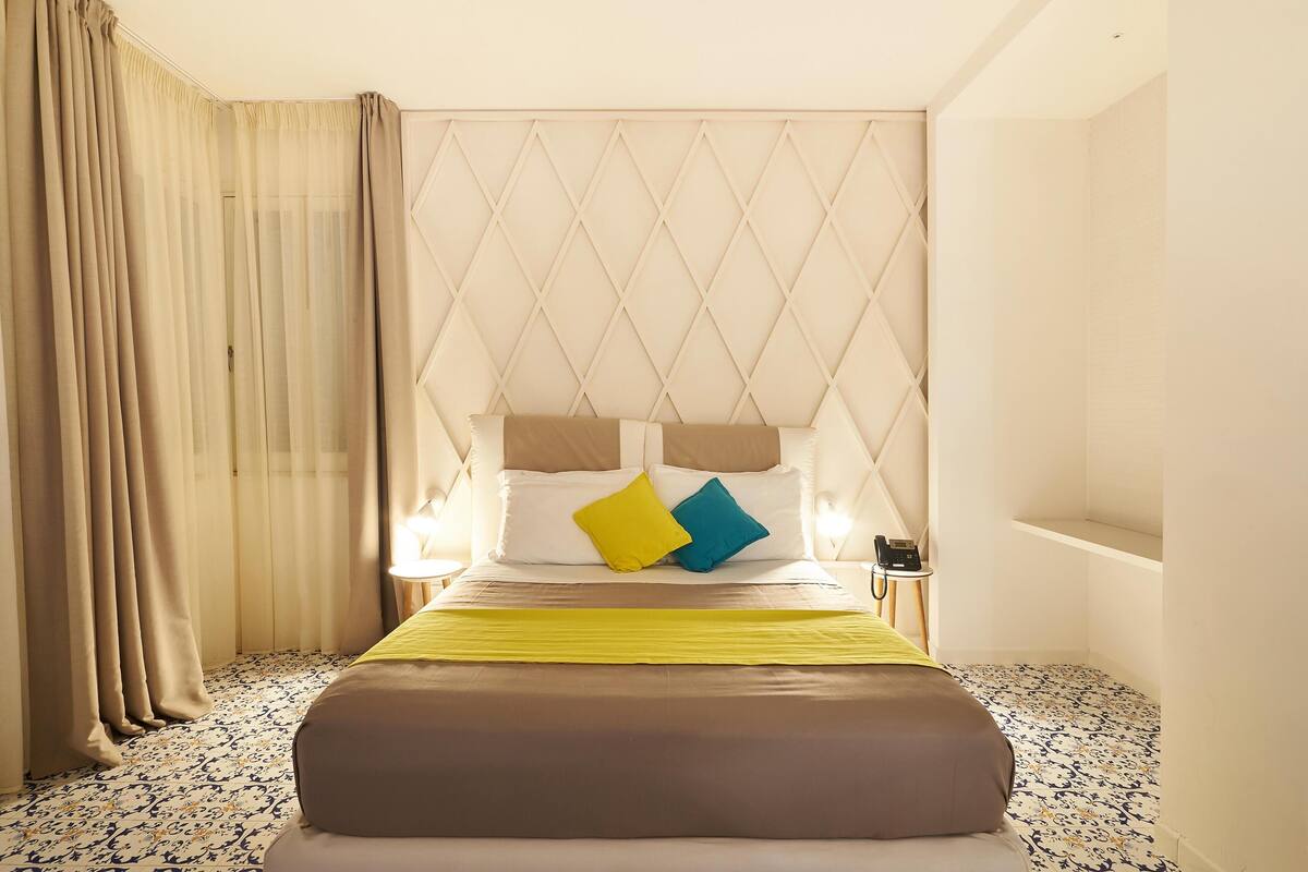 Premium bedding, minibar, in-room safe, desk