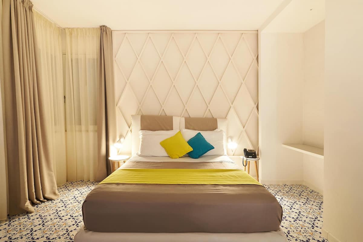 1 bedroom, premium bedding, minibar, in-room safe