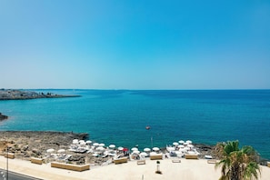 Plage privée, sable noir, service de navette pour la plage (gratuit)