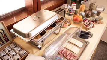 Petit déjeuner buffet compris tous les jours