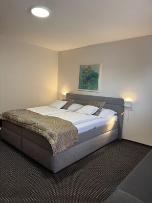 In-room safe, desk, iron/ironing board, free WiFi - Tavel Boutique Hotel (Prešov)