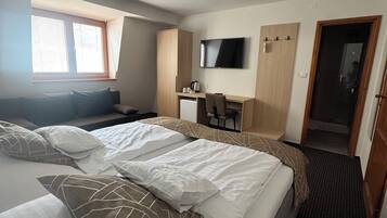 In-room safe, desk, iron/ironing board, free WiFi