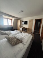 In-room safe, desk, iron/ironing board, free WiFi