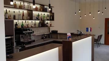 Bar (trong khuôn viên)