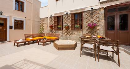 3 Charites Old Town