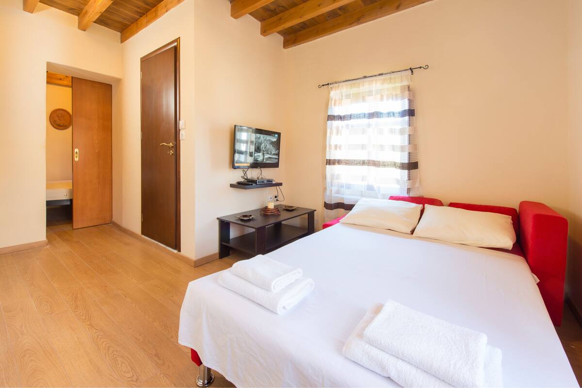 In-room safe, iron/ironing board, free cots/infant beds, free WiFi
