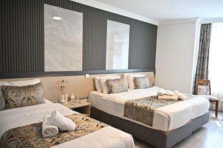 Ropa de cama de alta calidad, minibar y escritorio