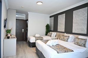 Roupas de cama premium, frigobar, escrivaninha, quartos à prova de som