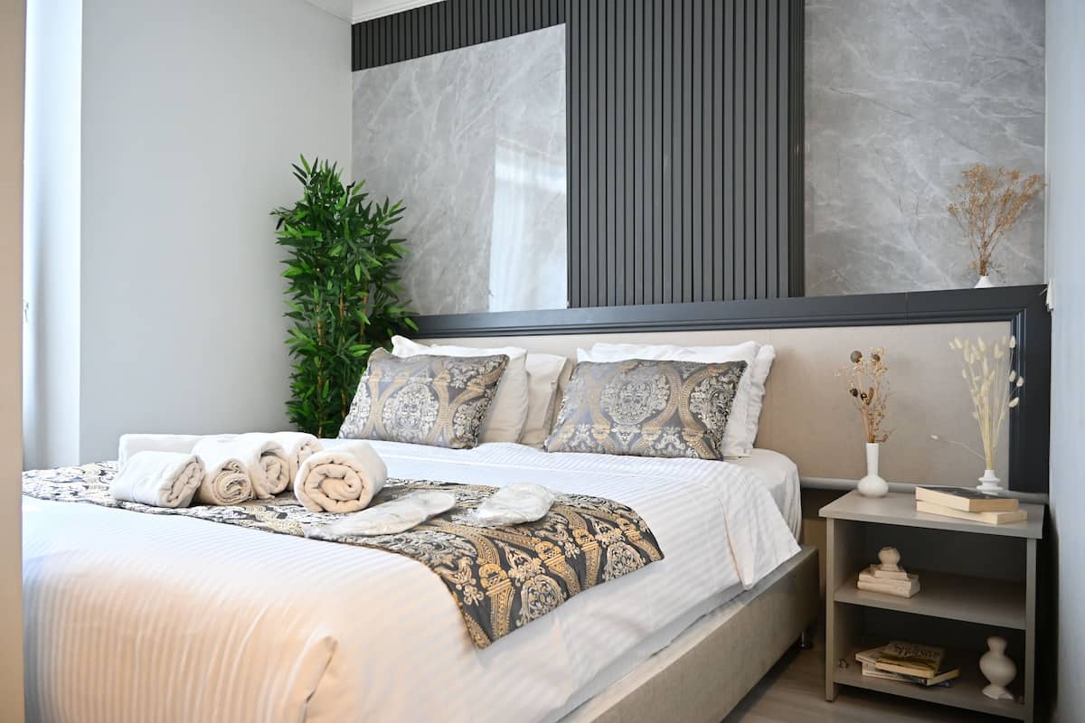 Premium bedding, minibar, desk, laptop workspace