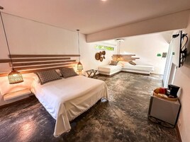 Habitación cuádruple superior | Cortinas opacas y ropa de cama