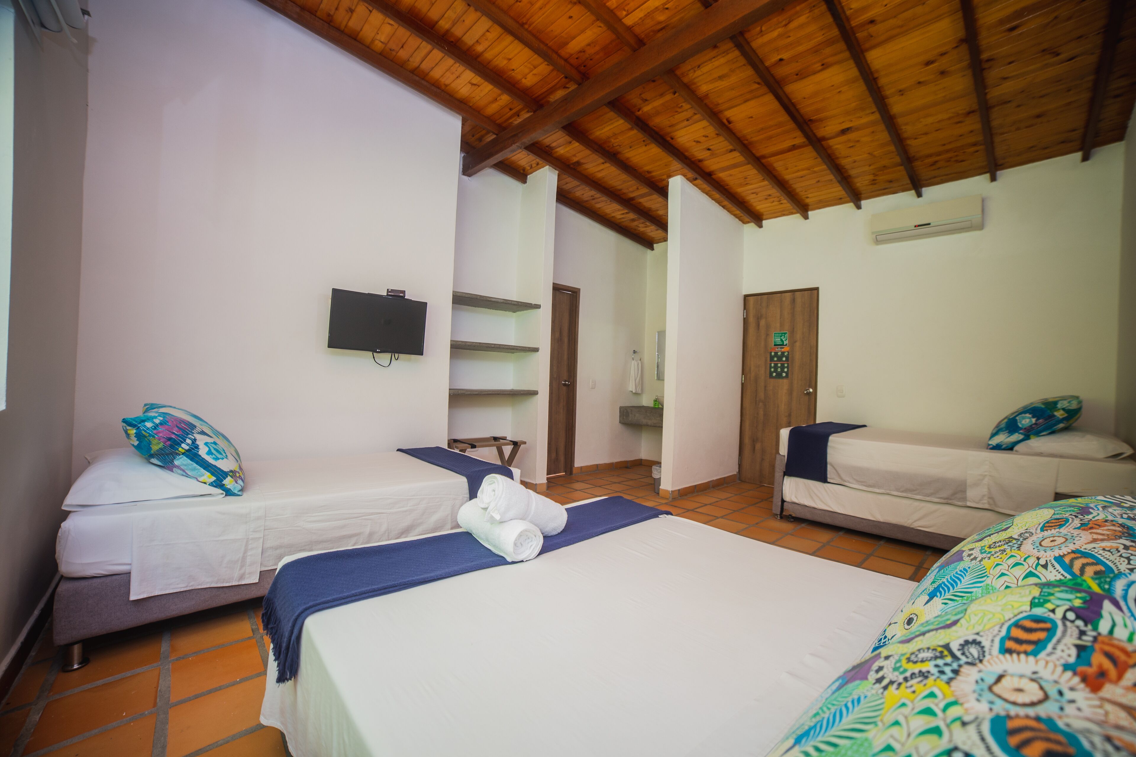 premium room quintuple | bed sheets