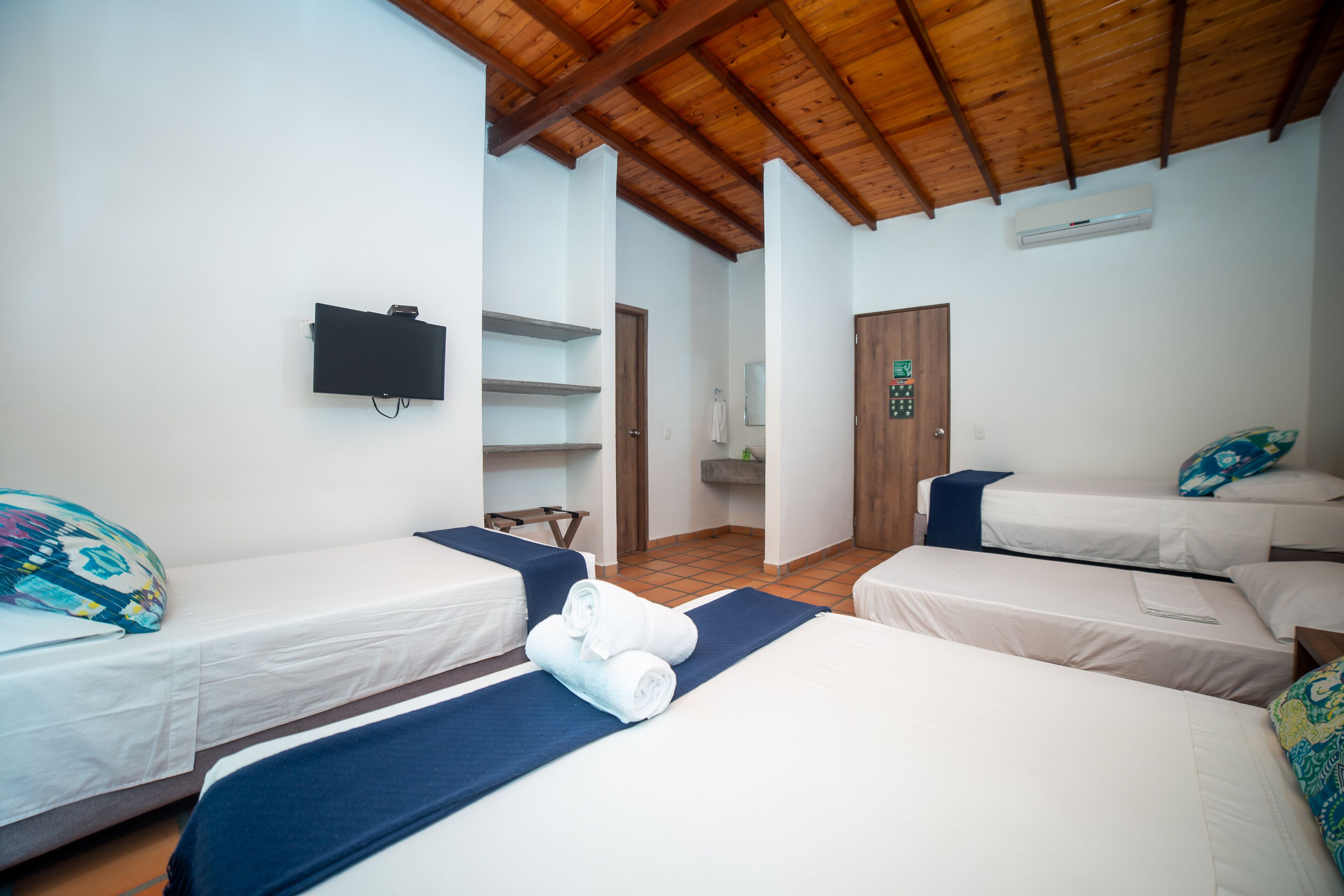 premium room quintuple | bed sheets