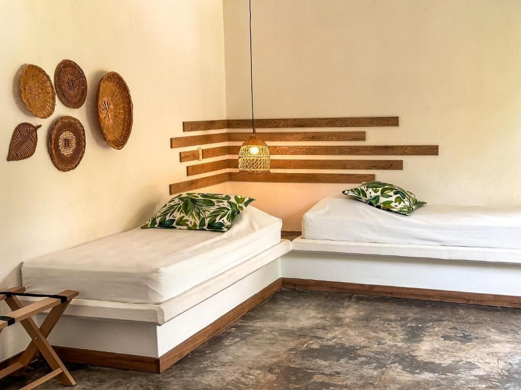 スーペリア 4 人部屋 | 遮光カーテン、ベッドシーツ