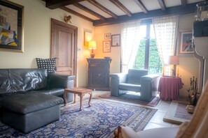 Flat-screen TV, DVD player - B&B Yaca (De Haan)