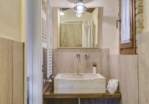 Estudio (La Legnaia) | Baño | Regadera, amenidades de baño gratuitas, secadora de cabello, batas