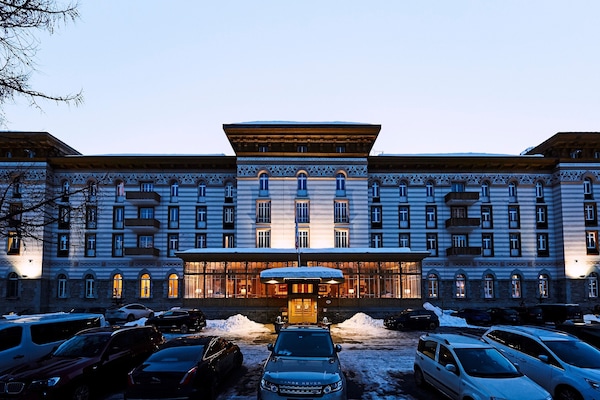 Facciata della struttura - sera/notte