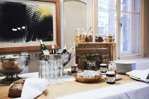 Daily buffet breakfast (CHF 20 per person)