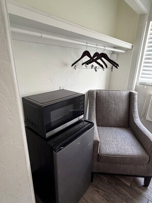 Microwave - Siesta Inn (Sarasota)