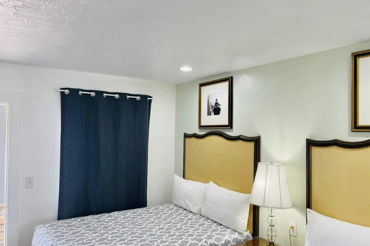 deluxe double room | free wifi