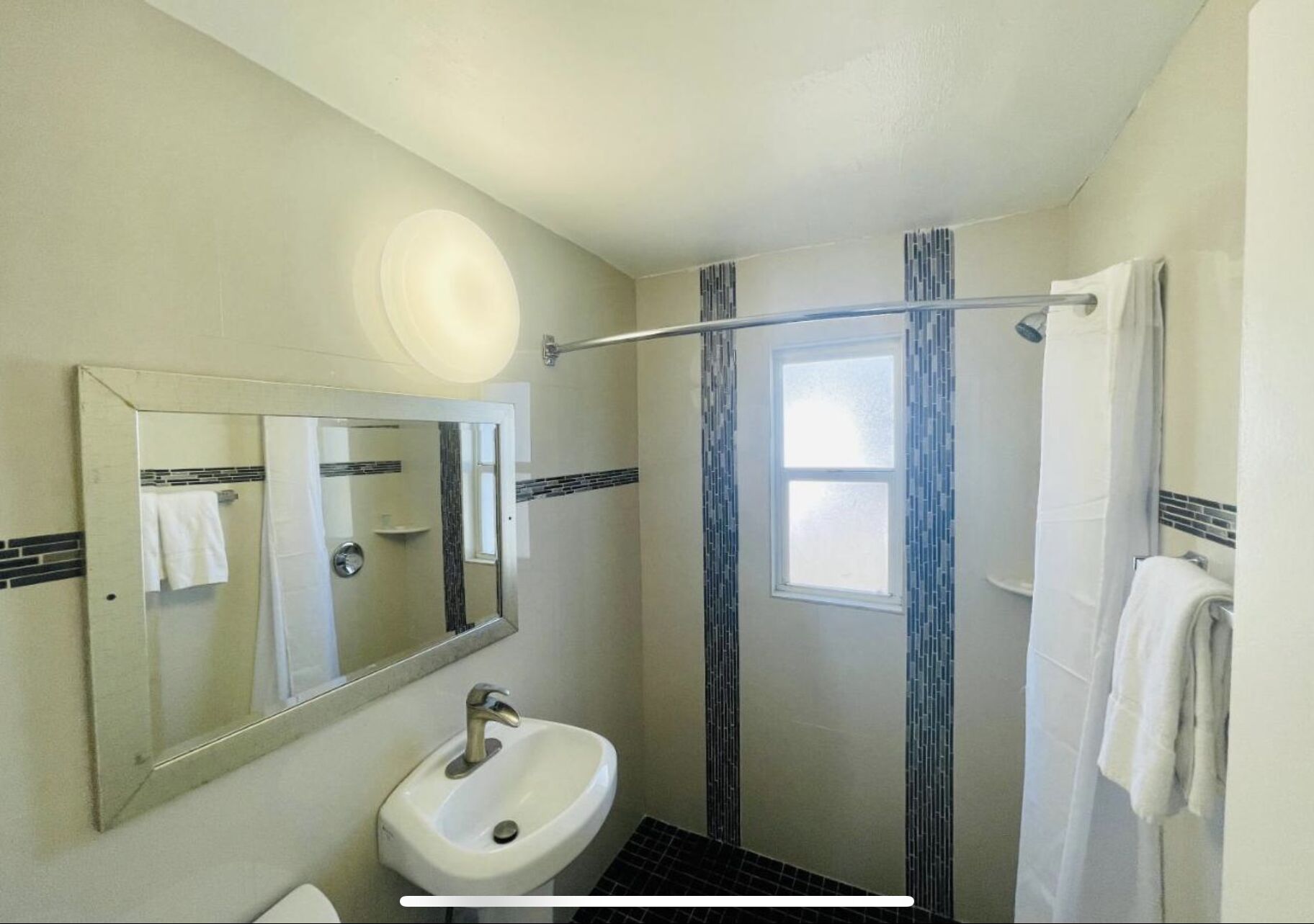 shower, free toiletries