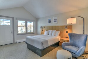 Townhome, 3 Bedrooms/3 Bathrooms 2 queens, 2 twins & sofa sleeper 