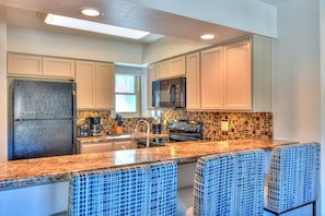 Townhome, 3 Bedrooms/3 Bathrooms 2 queens, 2 twins & sofa sleeper | Private kitchen | Full-sized fridge, microwave, oven, stovetop