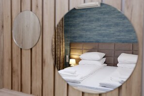 Minibar, blackout curtains, iron/ironing board, free cots/infant beds - Green Life Beach Resort Sozopol (Sozopol)