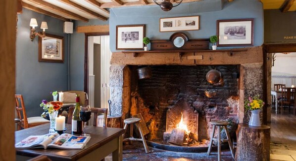 Interior - The White Hart, South Harting (Petersfield)