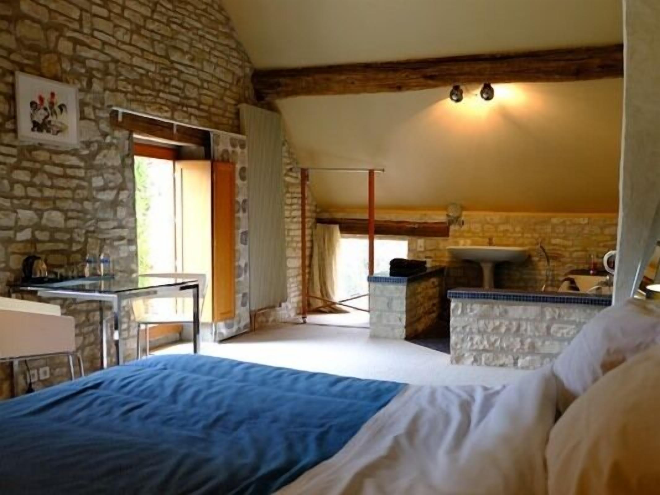 Family Suite, Private Bathroom, Garden View (Suite)