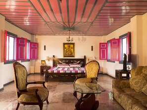 1 bedroom, premium bedding, minibar, free WiFi