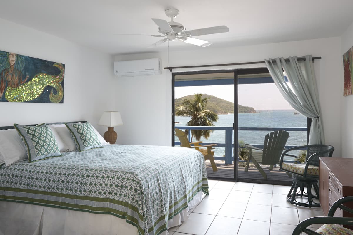deluxe room, 1 king bed, ocean view | laptop workspace, free wifi, bed sheets
