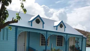 Deluxe Room, 1 King Bed, Sea View | 1 bedroom, laptop workspace, free WiFi, bed sheets