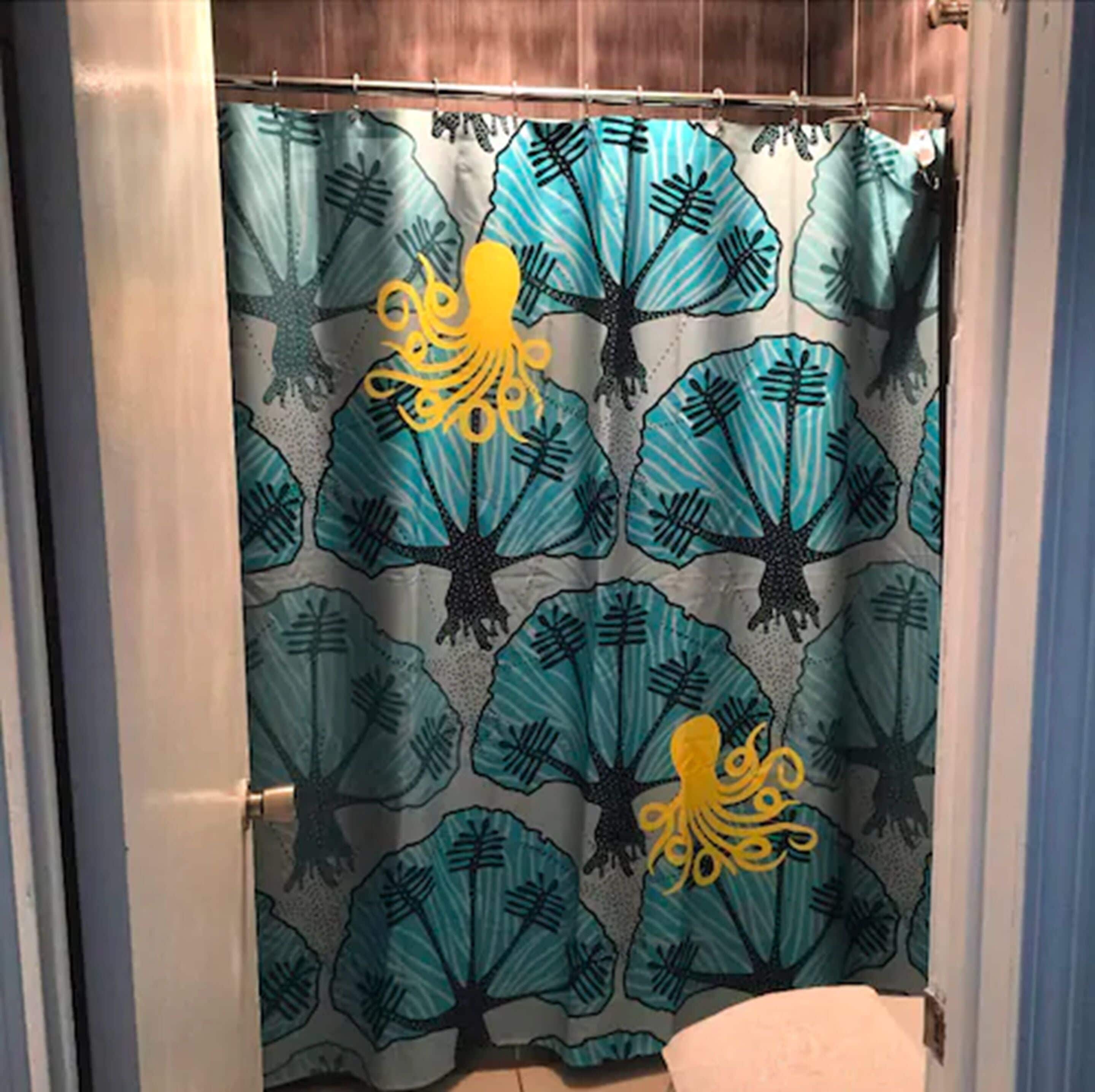 room, harbour view | bathroom | shower, free toiletries, hair dryer, towels