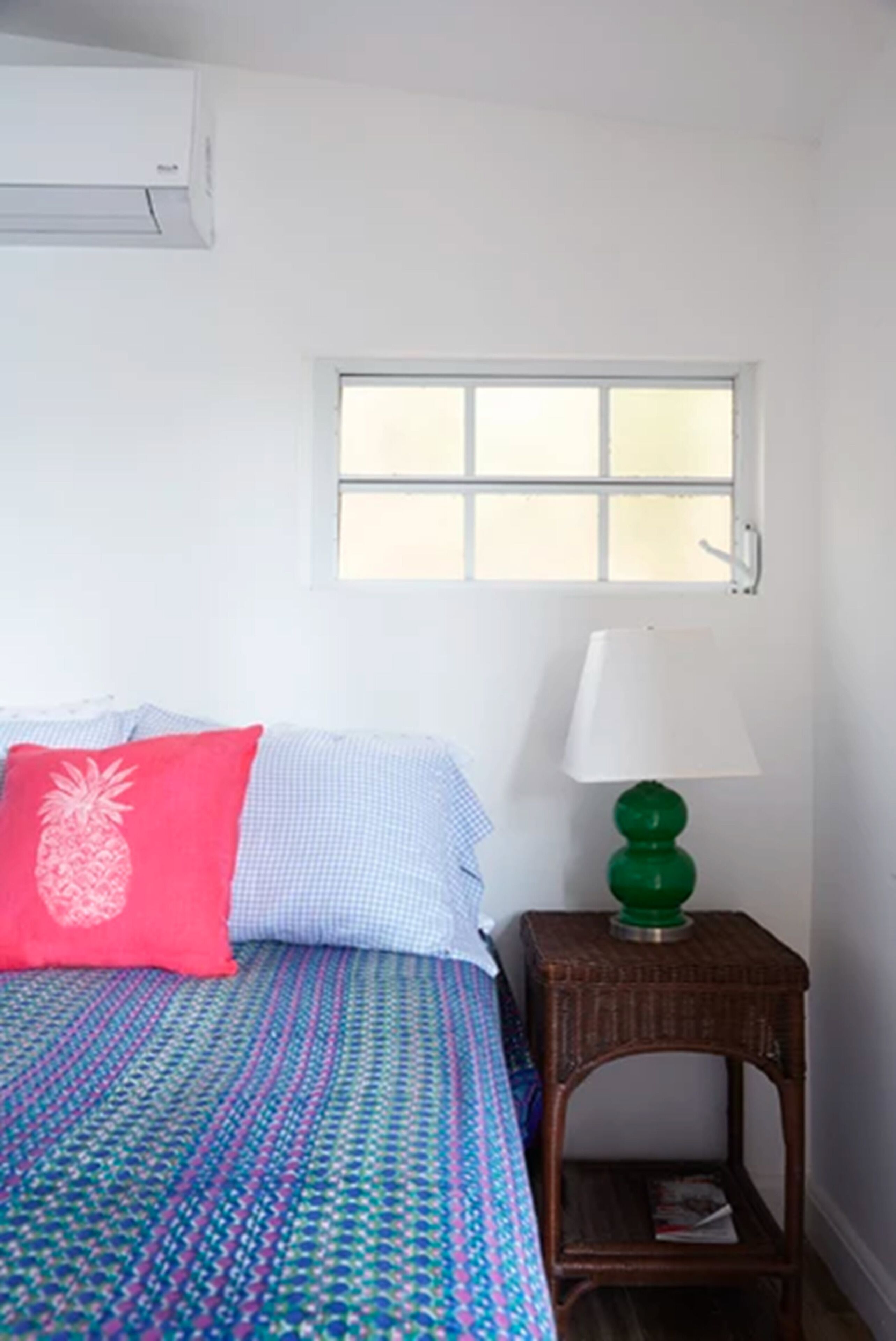 basic room, 1 double bed | laptop workspace, free wifi, bed sheets