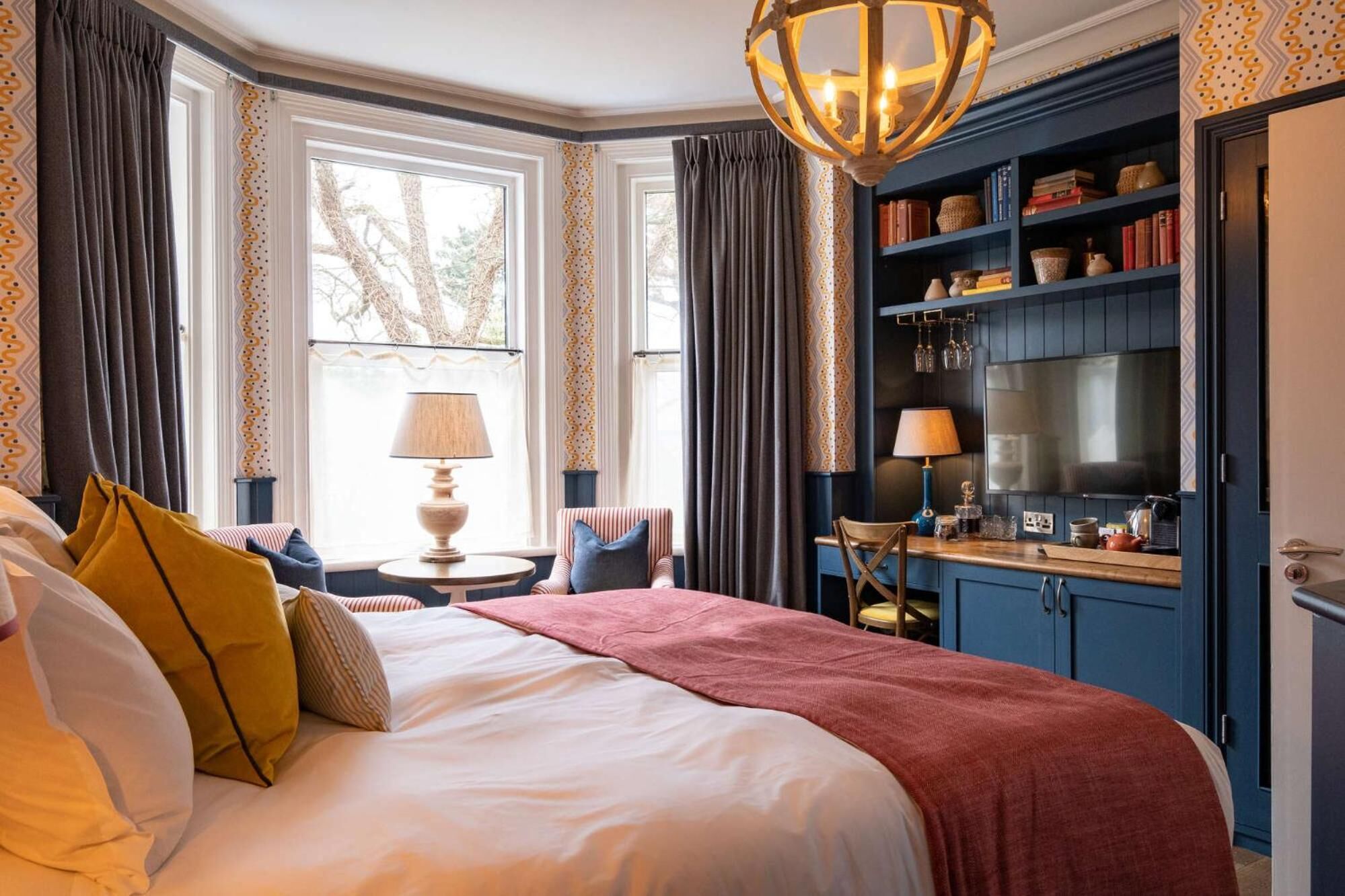 Minibar, desk, iron/ironing board, free WiFi