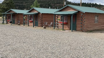 Cabin phong cách lãng mạn, 1 phòng ngủ, bếp, quang cảnh núi | Bàn ủi/dụng cụ ủi quần áo, truy cập Internet không dây miễn phí
