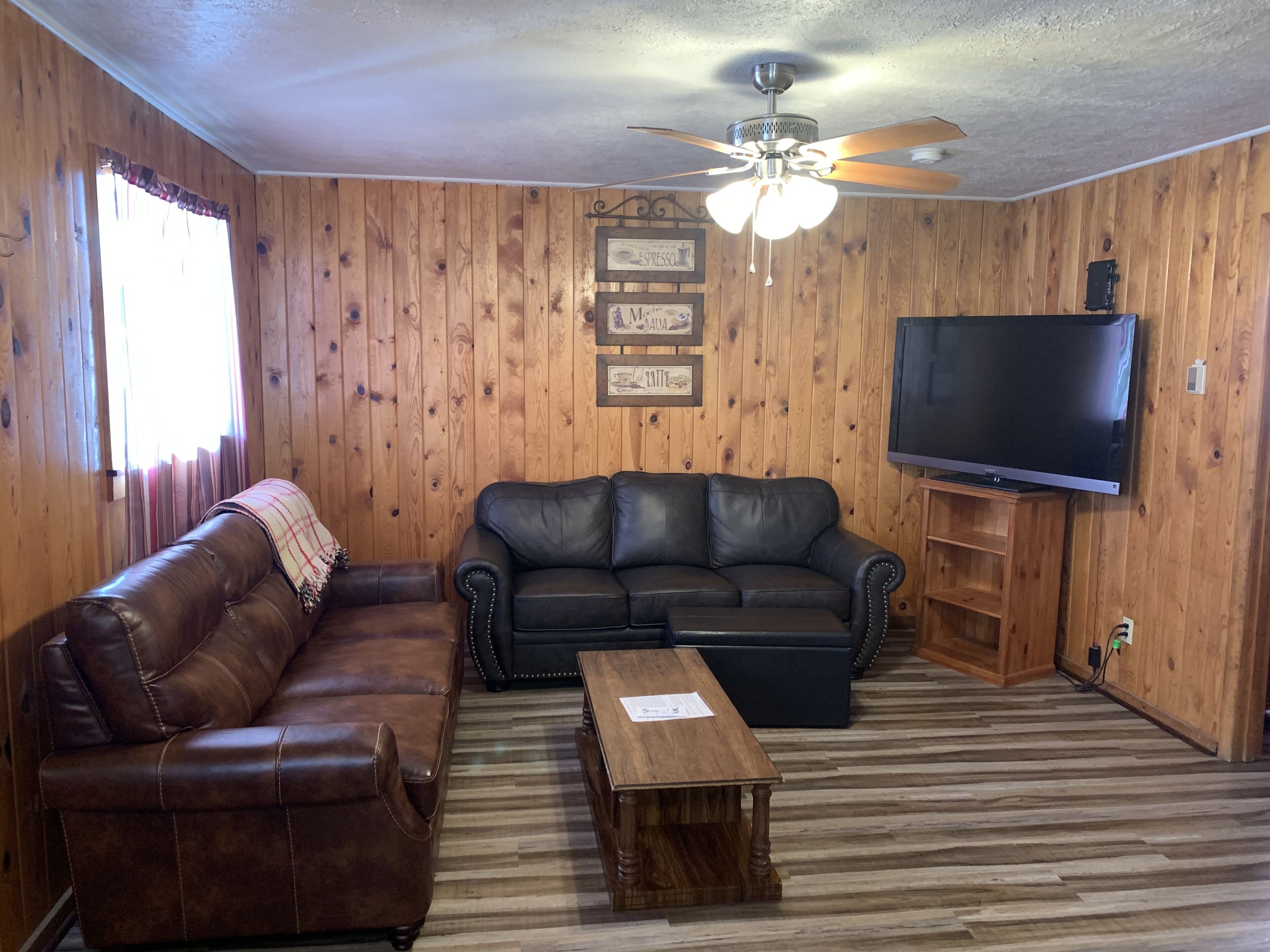Deluxe Cabin, 2 Bedrooms, Mountain View | Living area | 50-inch TV with satellite channels