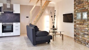 Toetasjesleilighet – deluxe, 1 soverom, terrasse, hageutsikt | Oppholdsområde