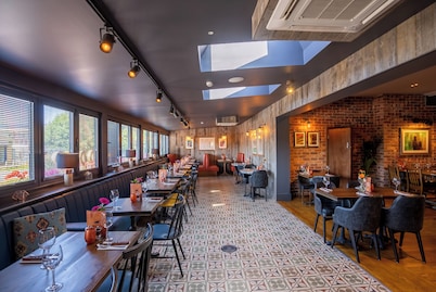  Harper's Steakhouse with Rooms, Southampton Swanwick Marina