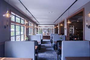 Lunch and dinner served - Ruttger's Birchmont Lodge (Bemidji)