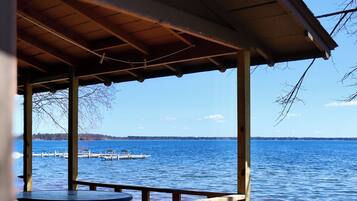 Two Bedroom Lakeview Cottage, 1 Queen and 2 Twins | 1 bedroom, free WiFi, bed sheets